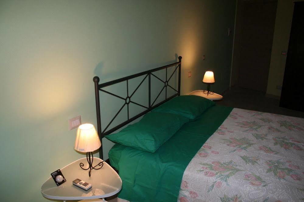 Terrazze Bella Epoque Bed & Breakfast อาชิเรอาเล ภายนอก รูปภาพ